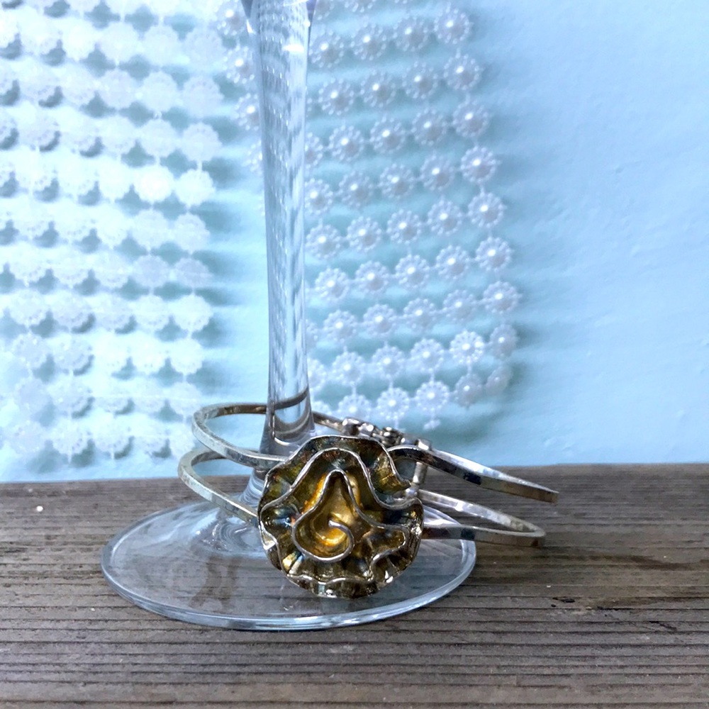 8/$25🌸🌺🌺vintage bangle